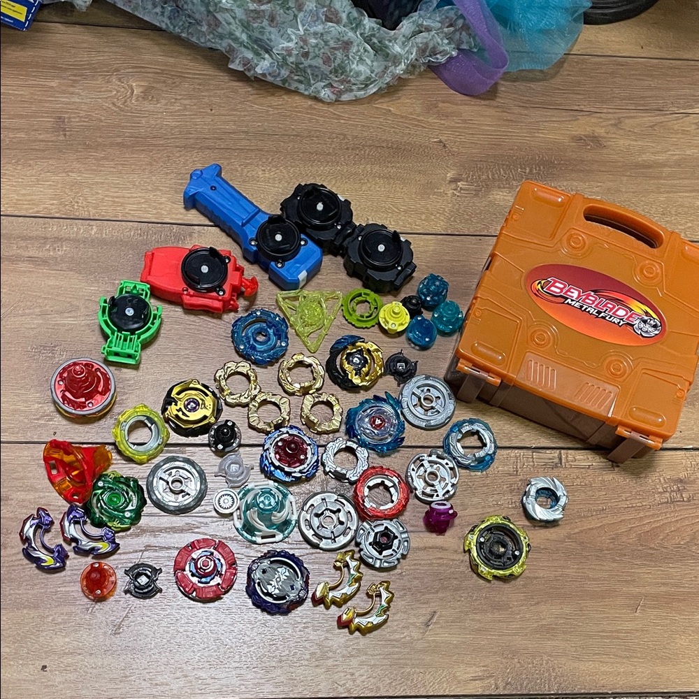 Battle Spinning Tops Set with Orange Case